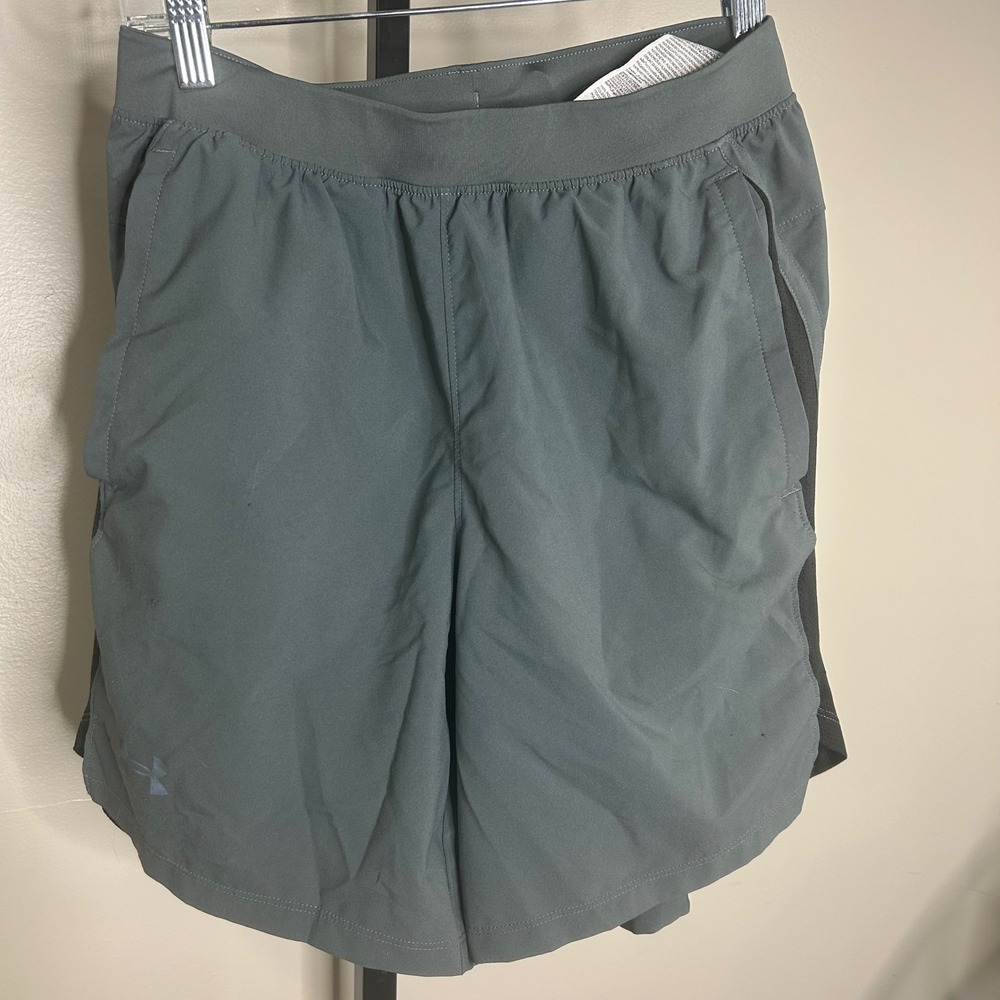 Under Armour Medium HeatGear Fitted Gray Athletic Running Shorts Womens